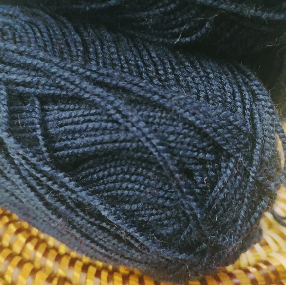 Bucilla Perlette Twist Yarn - 7 skeins in Violet Blue - Picture 5 of 10